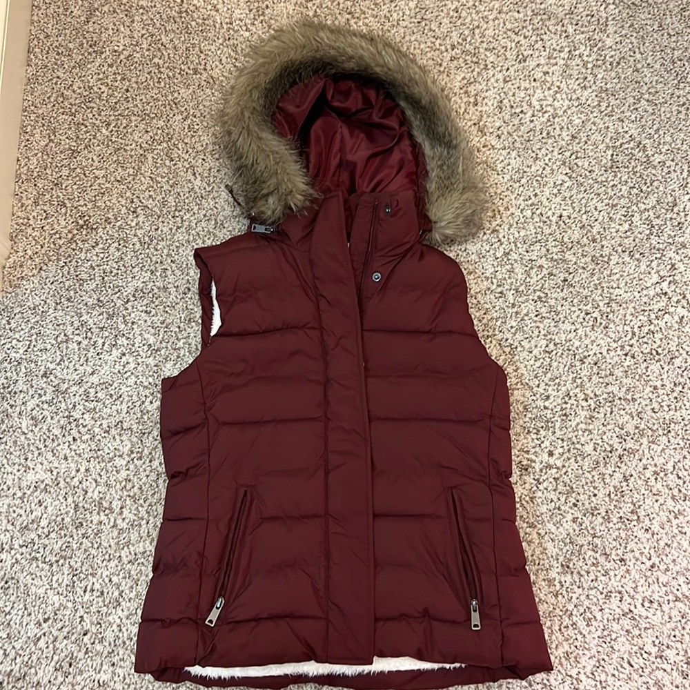 Banana Republic Maroon vest with detachable hood XS